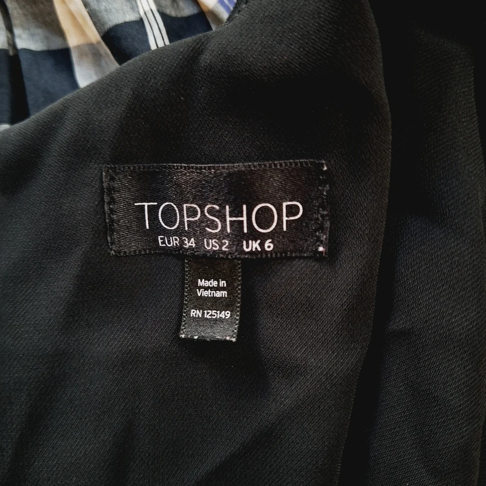 TOPSHOP Plunge V-Neck Black Strappy Spaghetti Strap Size 2 camisole Top - Picture 9 of 9